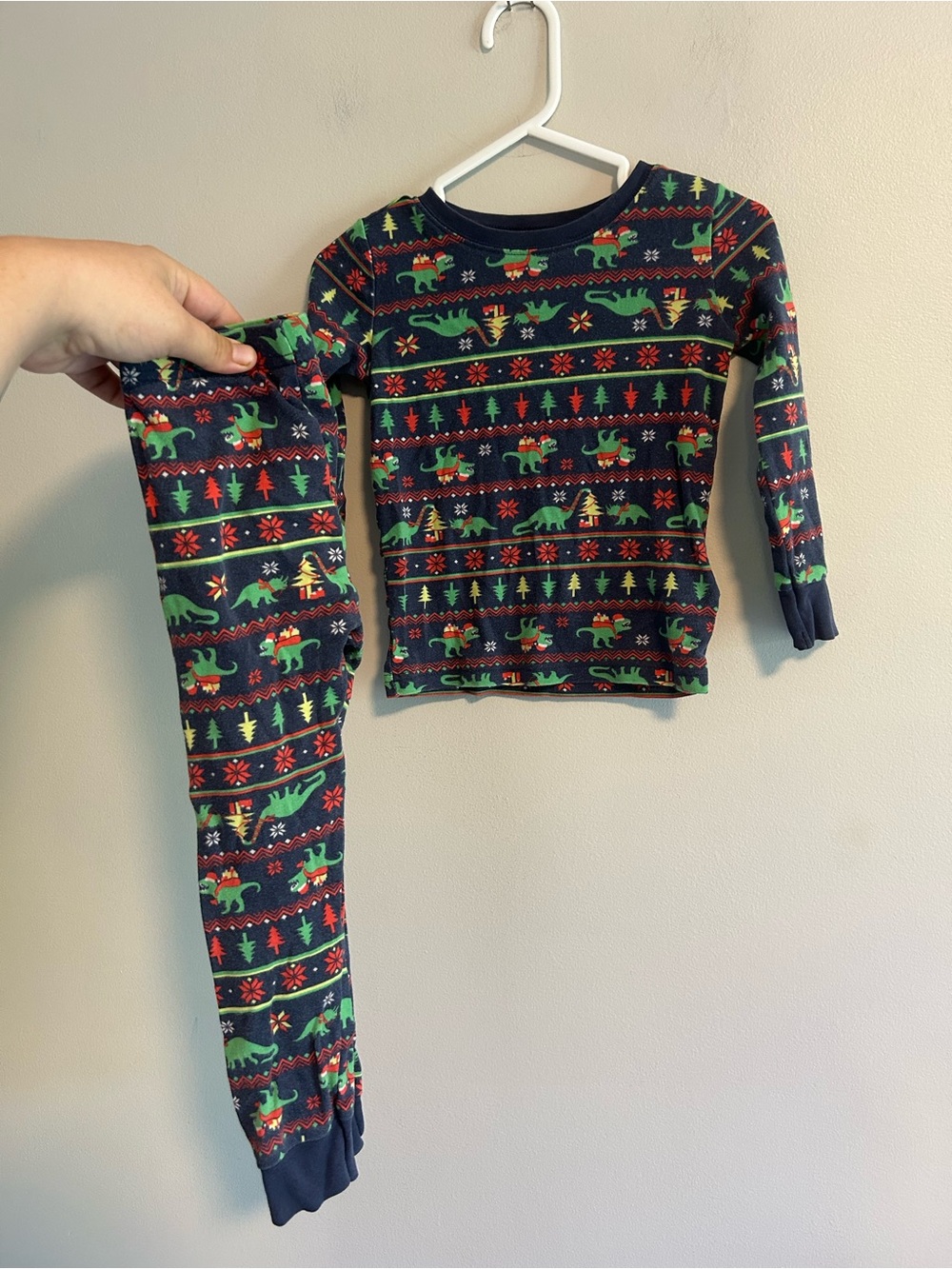 Old navy 4t Christmas Dino 2pc sleep set of long sleeve shirt and pants